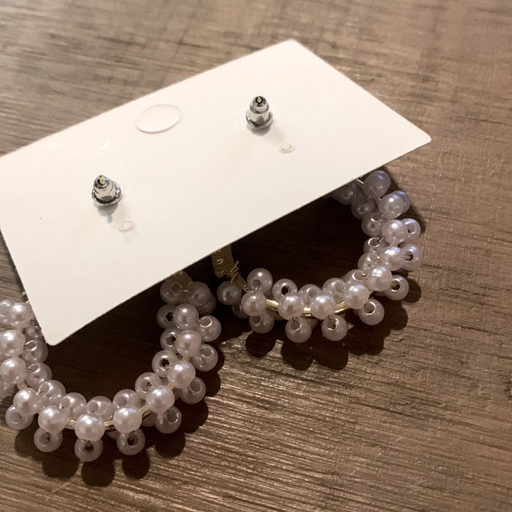 Pearl Hoops ✨NWT✨ - Picture 6 of 7